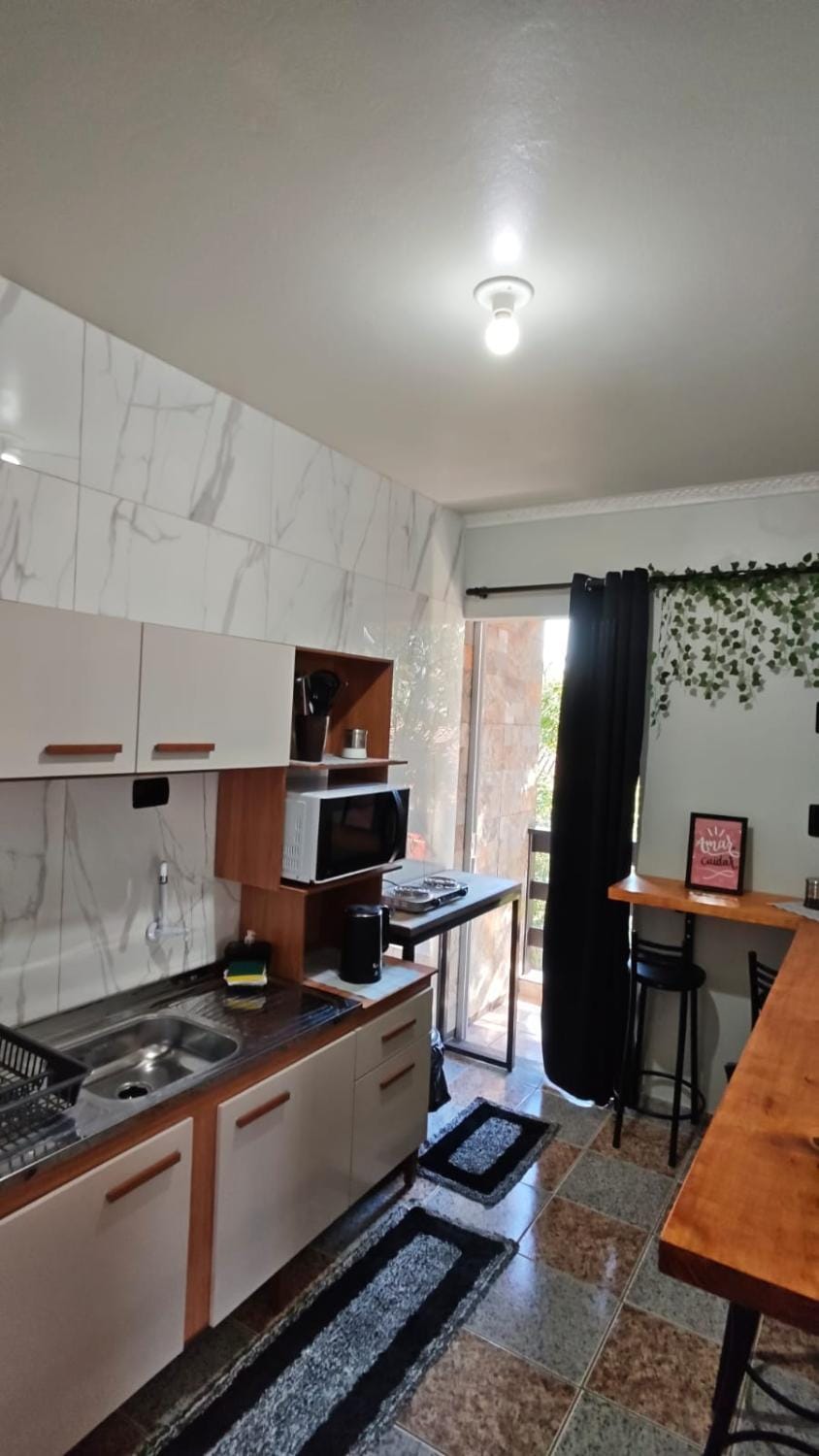 Kitchen or kitchenette, microwave, minibar, stove