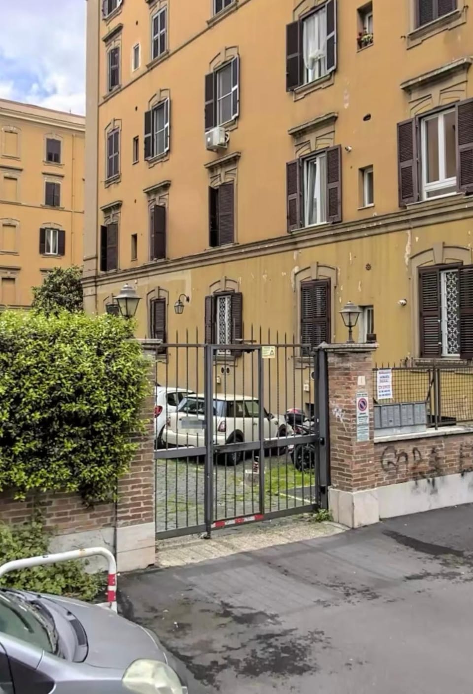 Property building, Neighbourhood, Street view, Parking