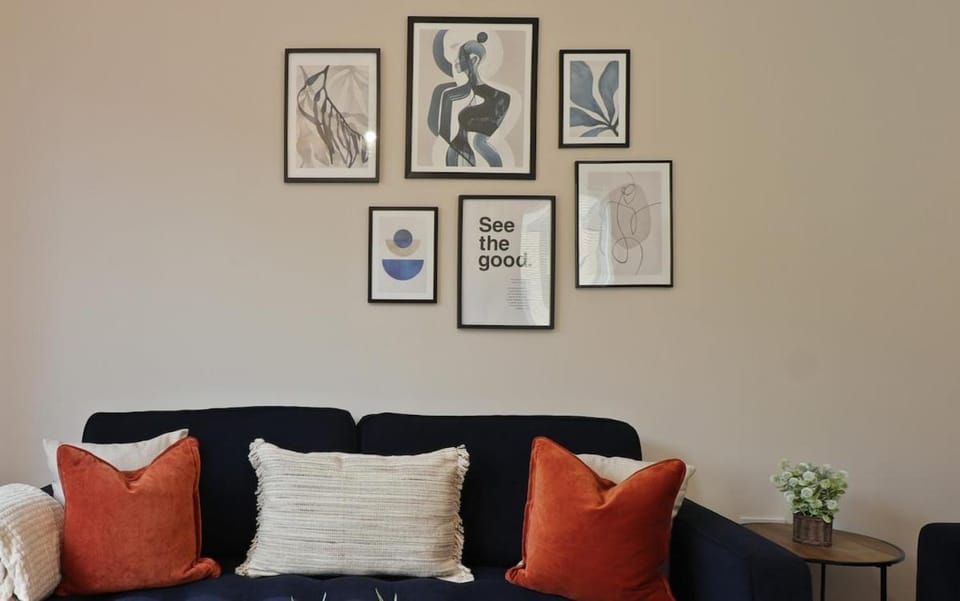 Modern 3 Bed Home - Great for Groups - Free Parking - Hosted by Stay Host Save Apartment in Sheffield