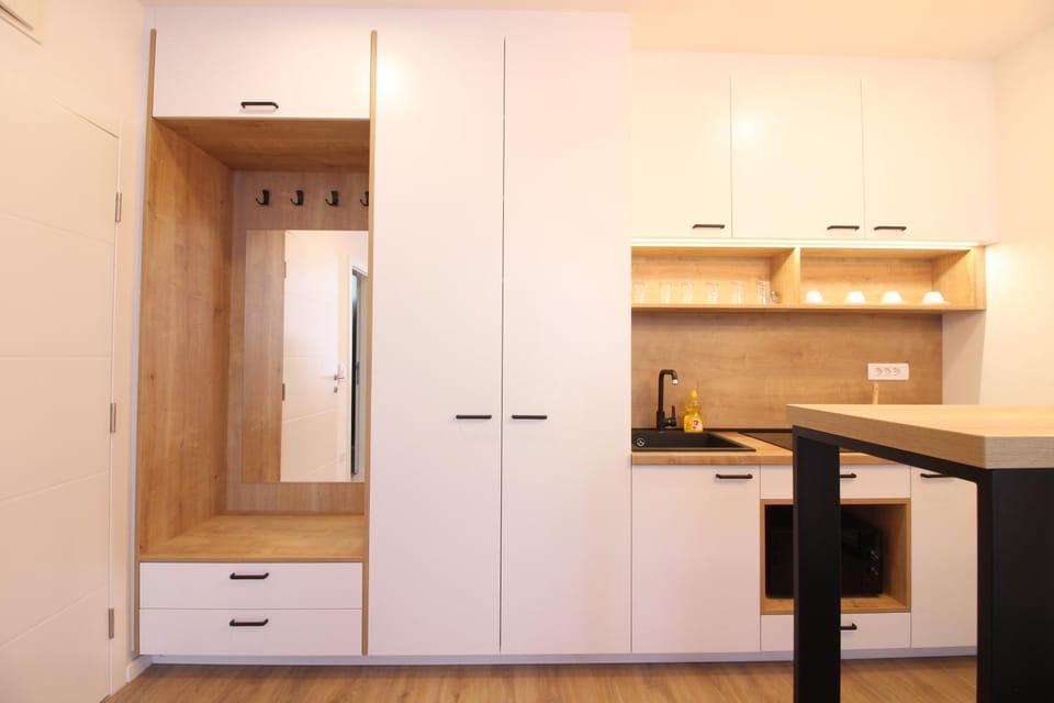 Kitchen or kitchenette, wardrobe