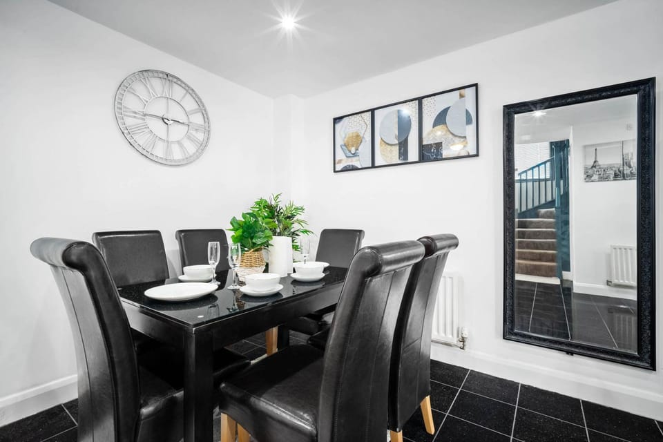 Spacious 4-bedroom House in Birmingham near city centre with Parking and ideal for families and groups House in Birmingham