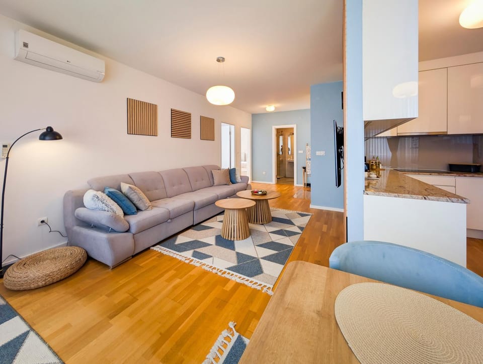 Communal lounge/ TV room, Activities, TV and multimedia, Kitchen or kitchenette, Living room, Seating area, Dining area, Communal kitchen, air conditioner