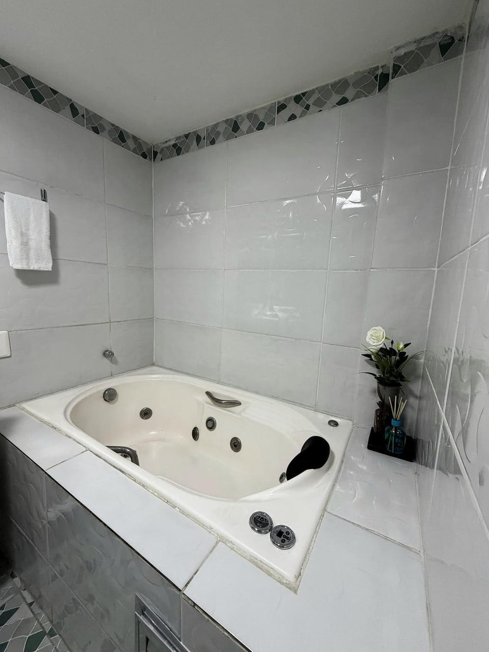 Hot Tub, Bath