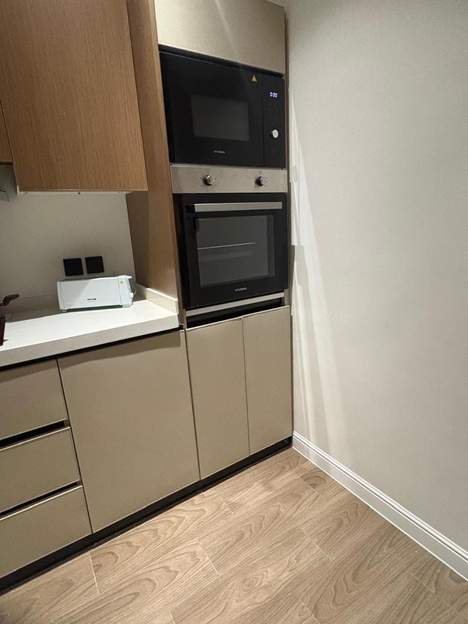 Kitchen or kitchenette, oven