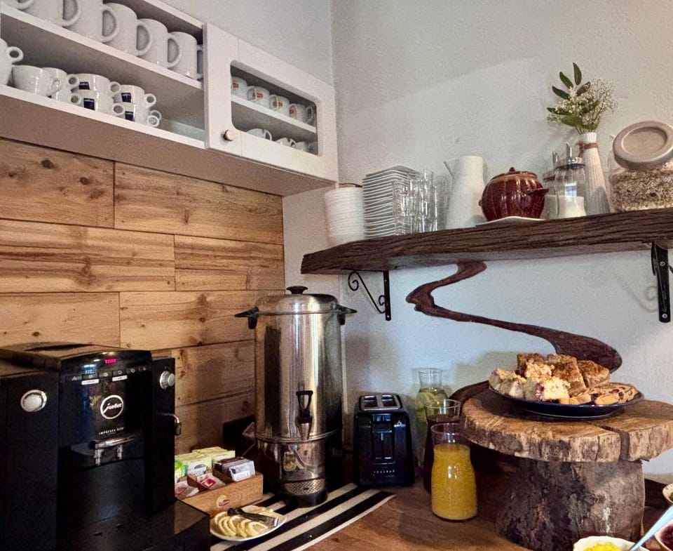 Food and drinks, Food, toaster
