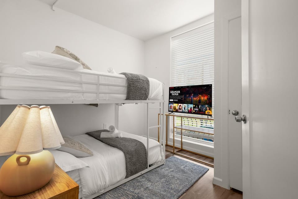 TV and multimedia, Bedroom, bunk bed, internet