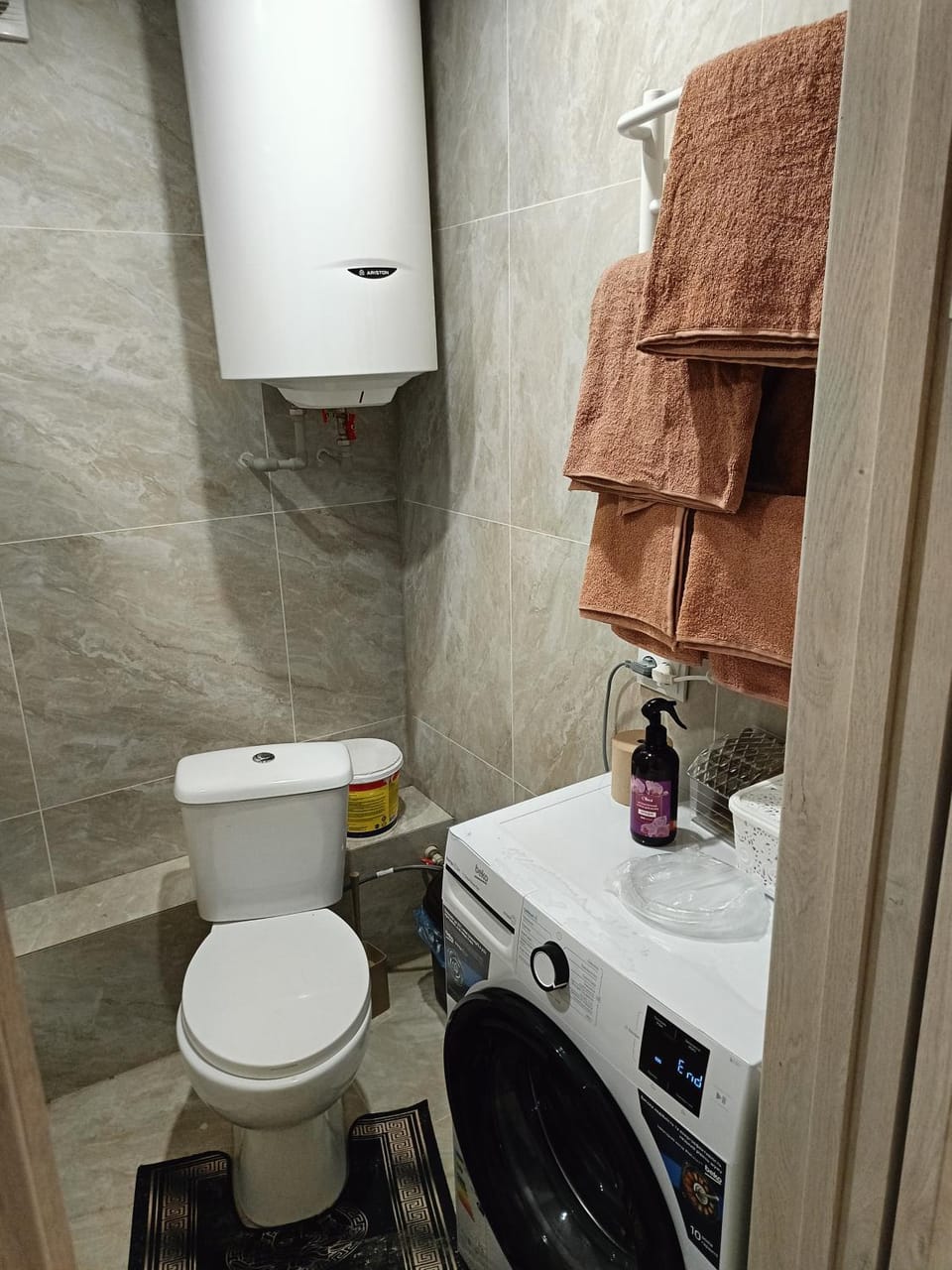 Toilet, Bathroom, towels, washing machine, dryer
