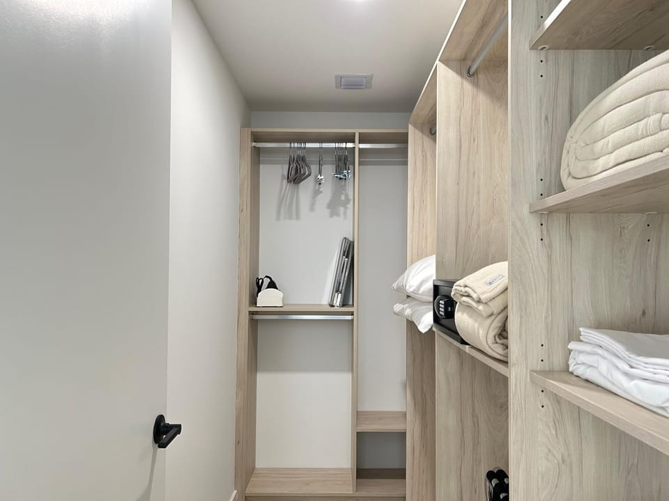 Prime Downtown Location - Amazing Amenities & Top Location Apartment in Miami
