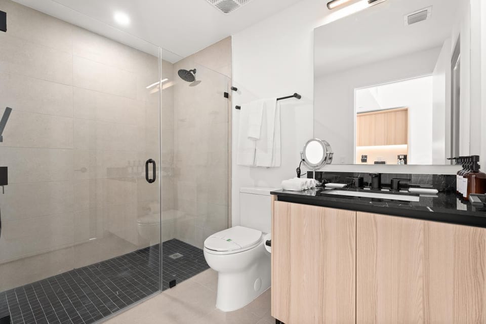 Prime Downtown Location - Amazing Amenities & Top Location Apartment in Miami
