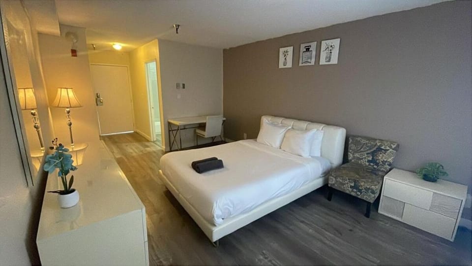 Beverly Hills Apart with En-Suite Bath c12 Apartment in Beverly Hills