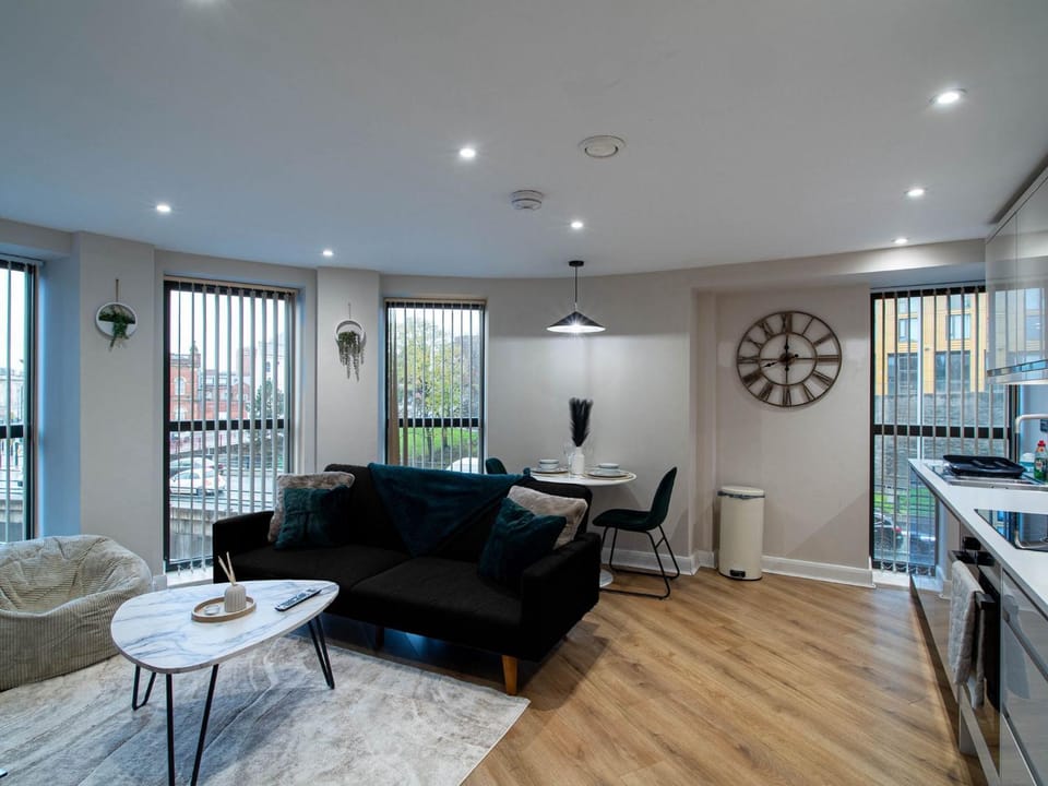 Kitchen or kitchenette, Living room, Seating area, Dining area