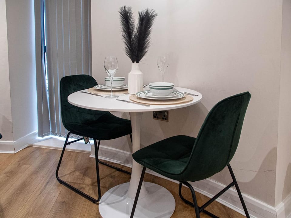 Seating area, Dining area