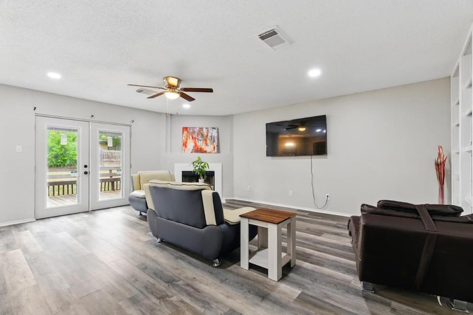 Your Serene Escape in Schertz San Antonio and NB House in Schertz