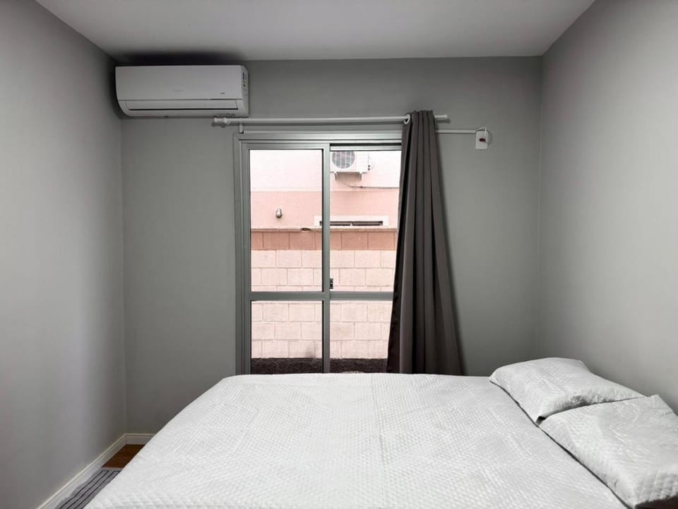 Bed, Photo of the whole room, Bedroom, air conditioner