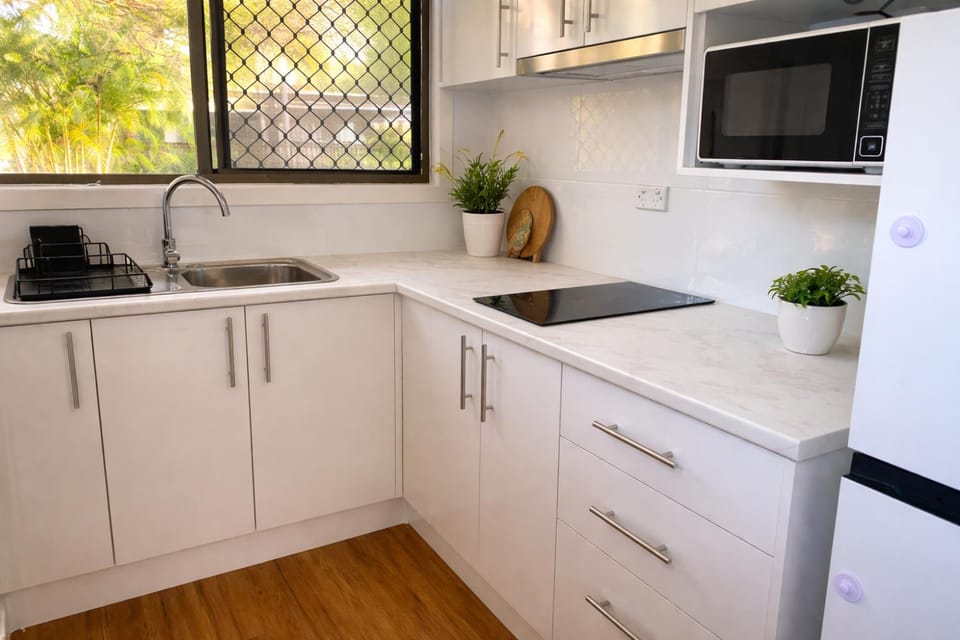 microwave, stove, kitchen