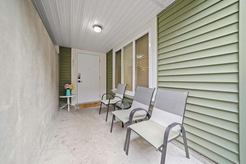 2 bed Suburban Oasis in Surrey House in Surrey