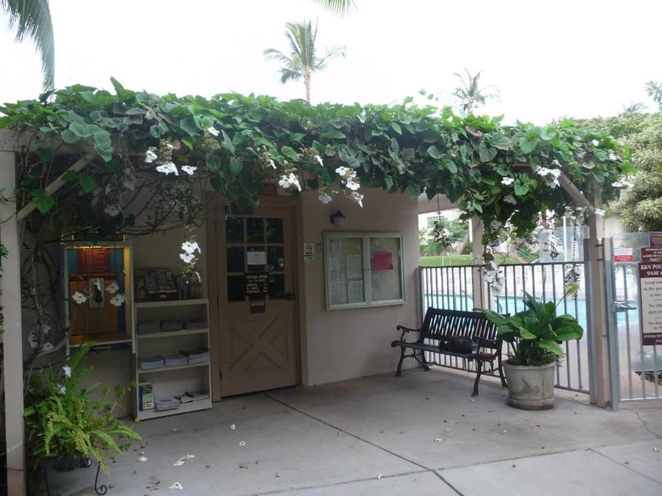 Affordable Vacation Accommodations in Maui at the Kihei Kai Nani Resort Apartment hotel in Wailea