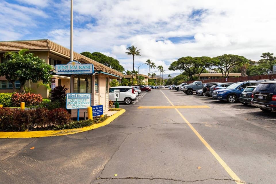 Affordable Vacation Accommodations in Maui at the Kihei Kai Nani Resort Apartment hotel in Wailea