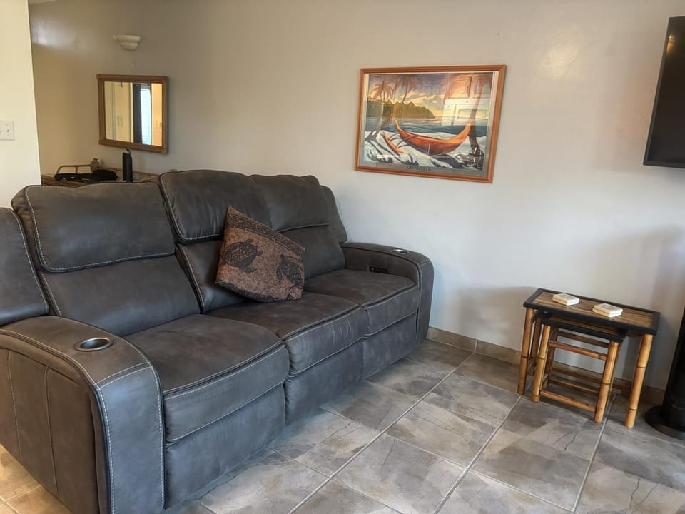 Affordable Vacation Accommodations in Maui at the Kihei Kai Nani Resort Apartment hotel in Wailea