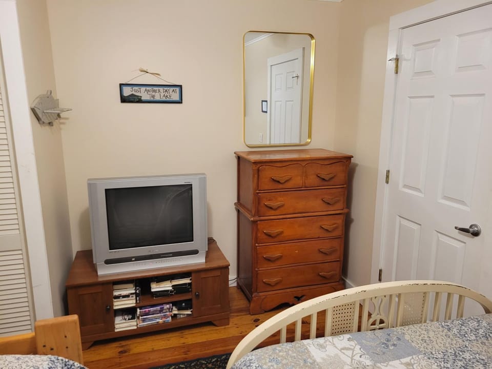 4 Seasons 4 bedroom lake level home House in Honeoye Lake