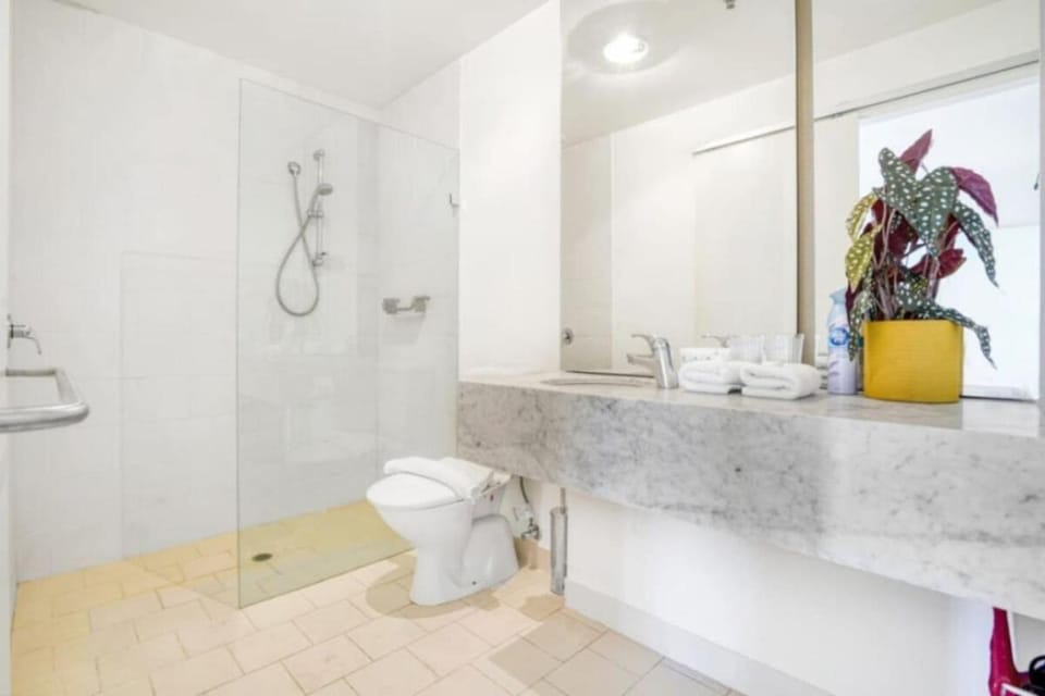 Monthly 2B Apt near Mel Central Chinatown Apartment in Melbourne