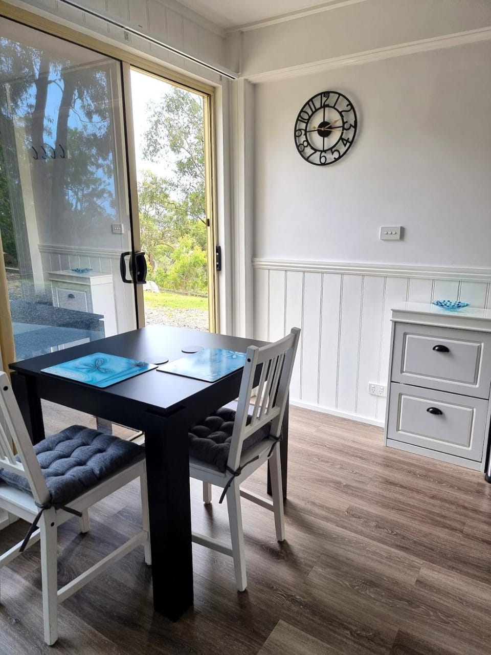 Dining area, kitchen
