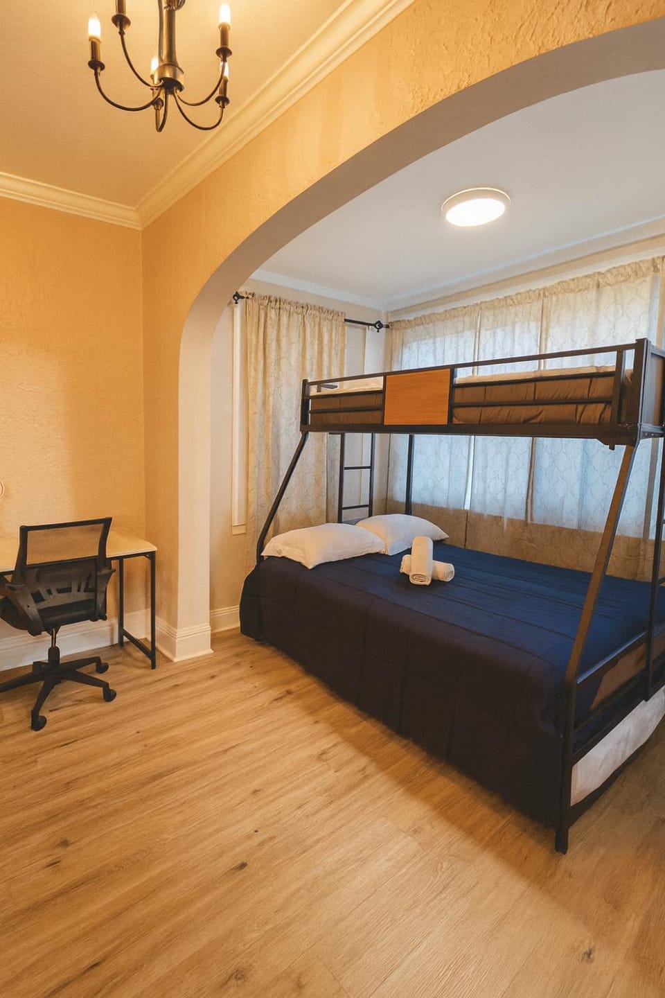 Beautiful 4Bedroom Retreat Close to Niagara Falls Your Home Away from Home House in Niagara Falls