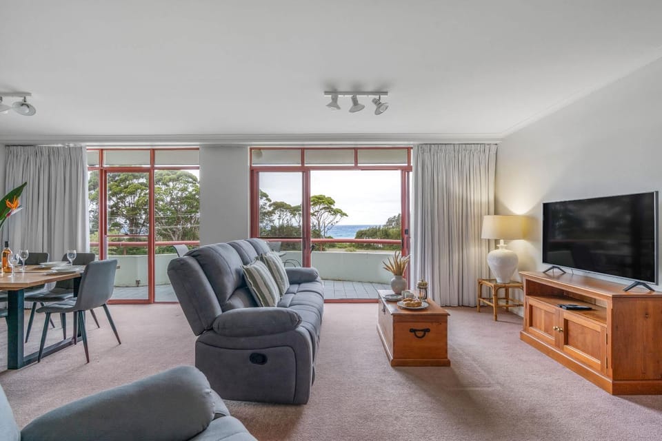 Fathoms 16 Mollymook Beach Apartment in Mollymook