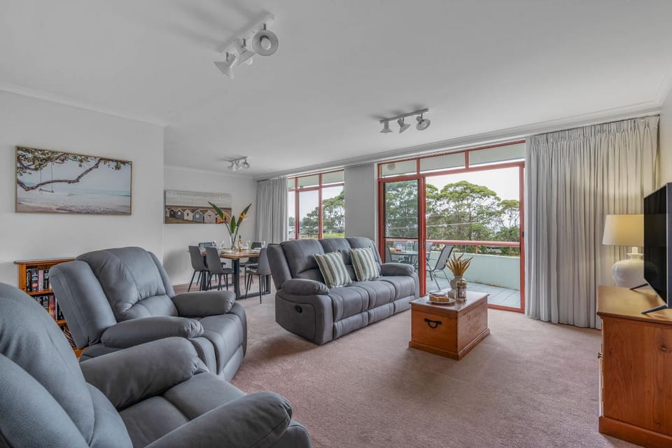 Fathoms 16 Mollymook Beach Apartment in Mollymook