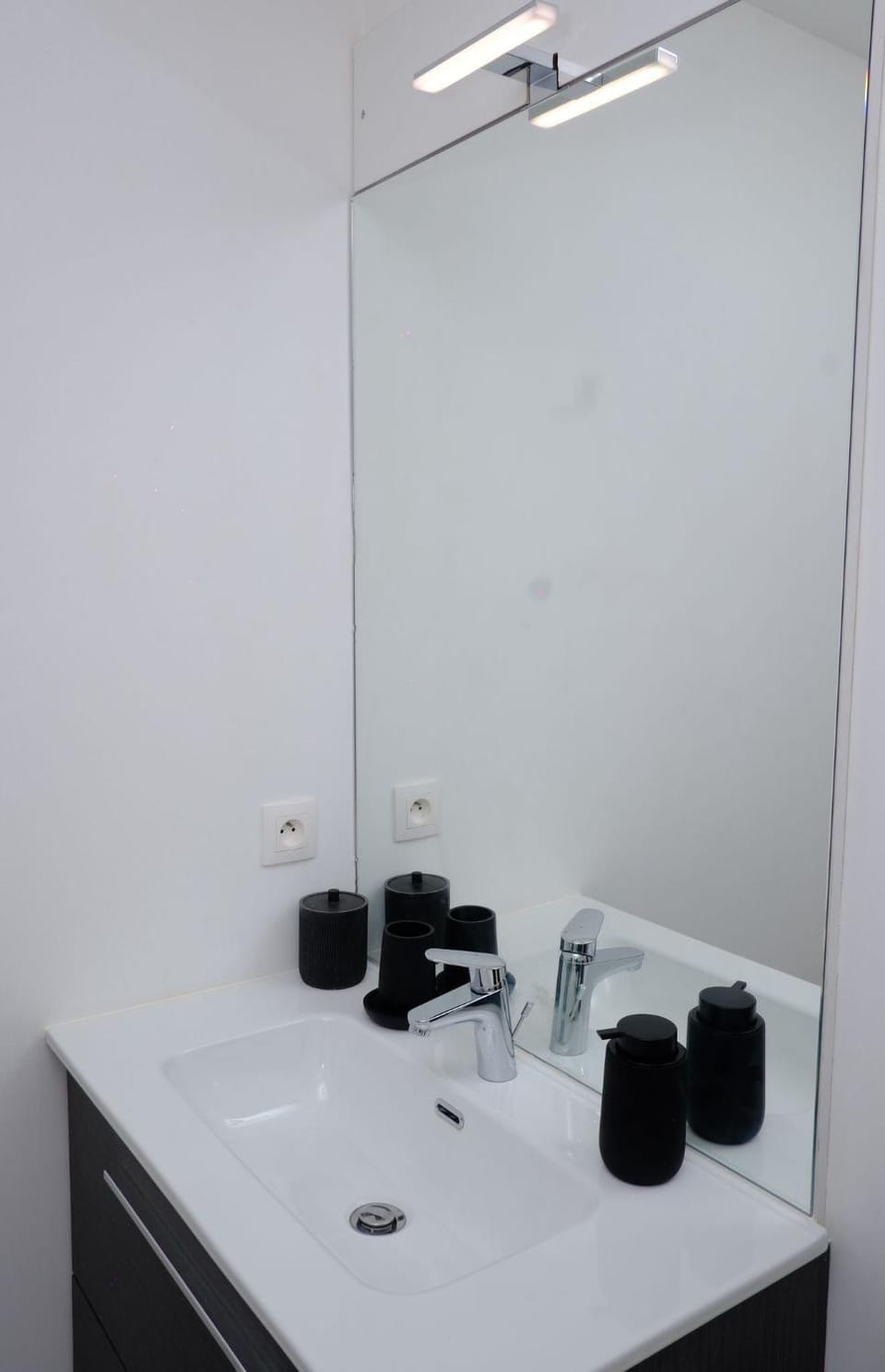 Louise michel Apartment in Saint-Denis, France