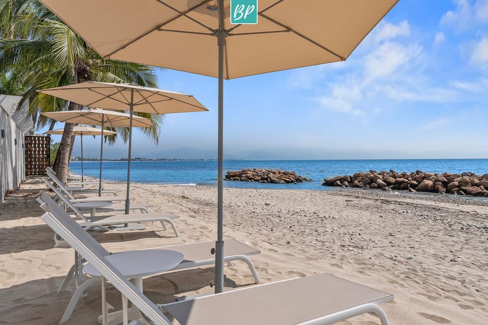 Arama Bay Beachfront Condos - Rooftop Hot Tubs & Ocean Views Apartment in Bucerias