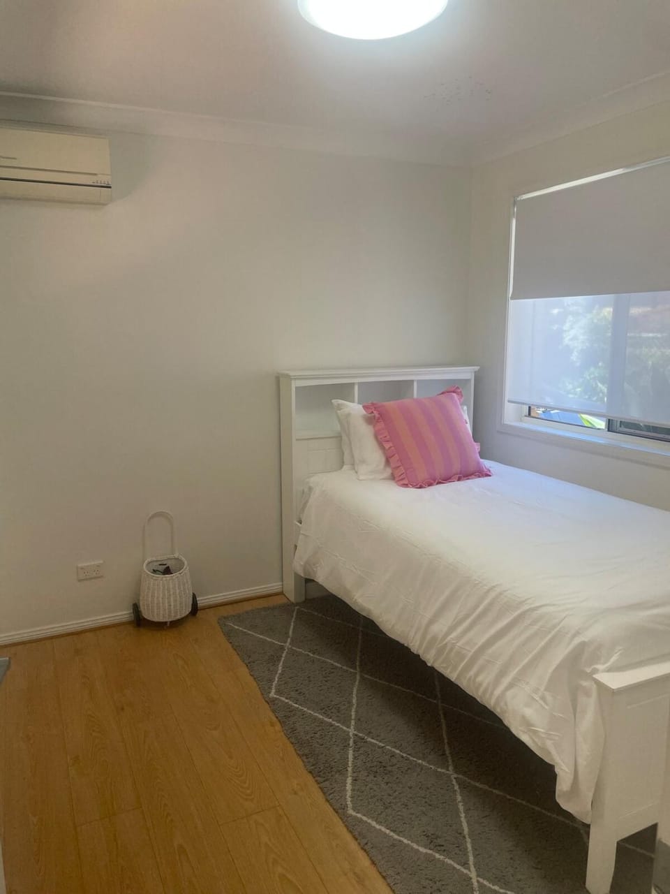 Bed, Photo of the whole room, Bedroom, air conditioner