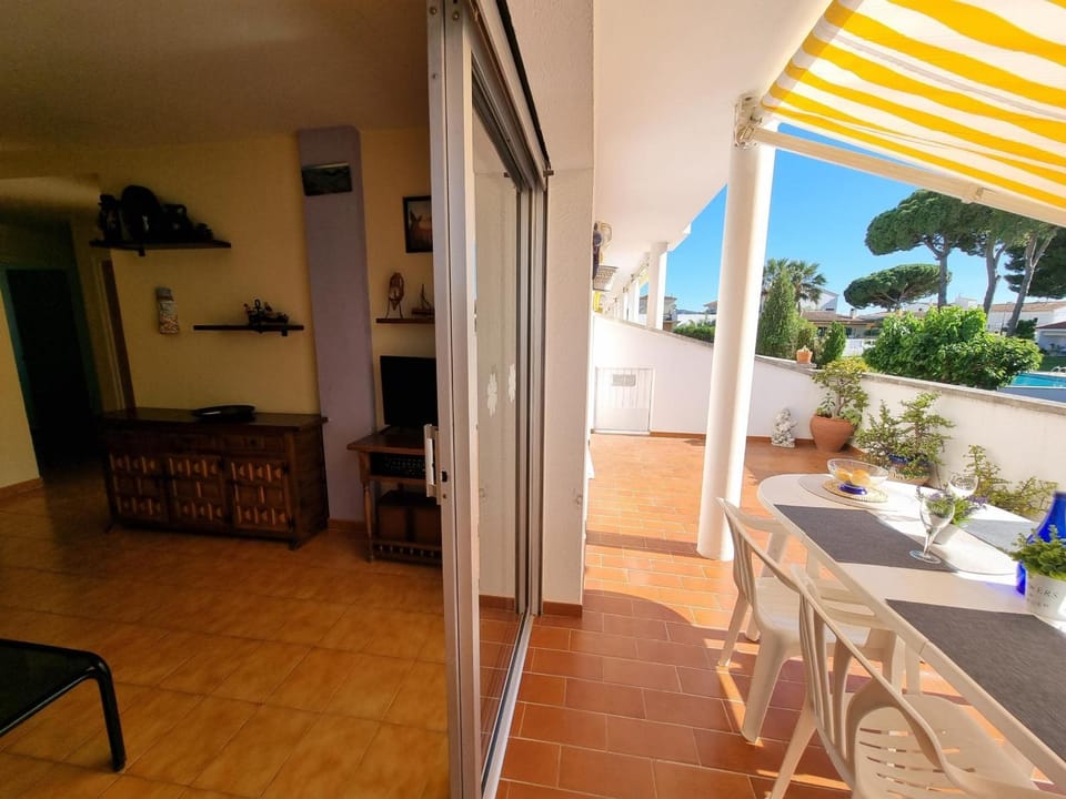 Apartamento de 3 habitaciones con terraza cerca de la playa - HISP-236-75 Apartment in L'Escala
