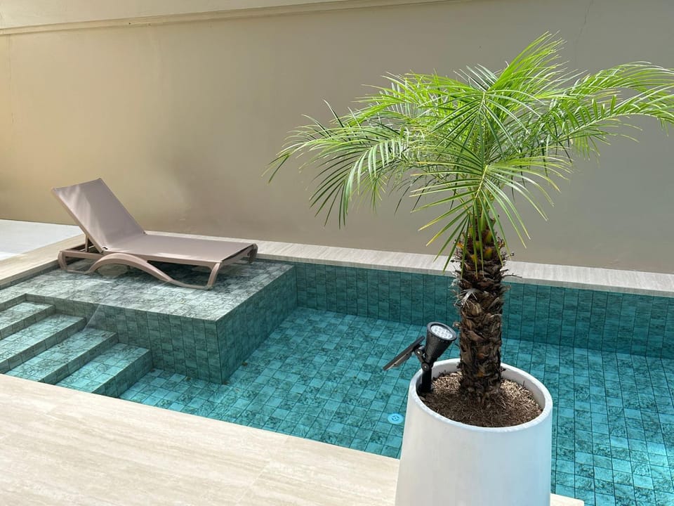 Swimming pool, sunbed