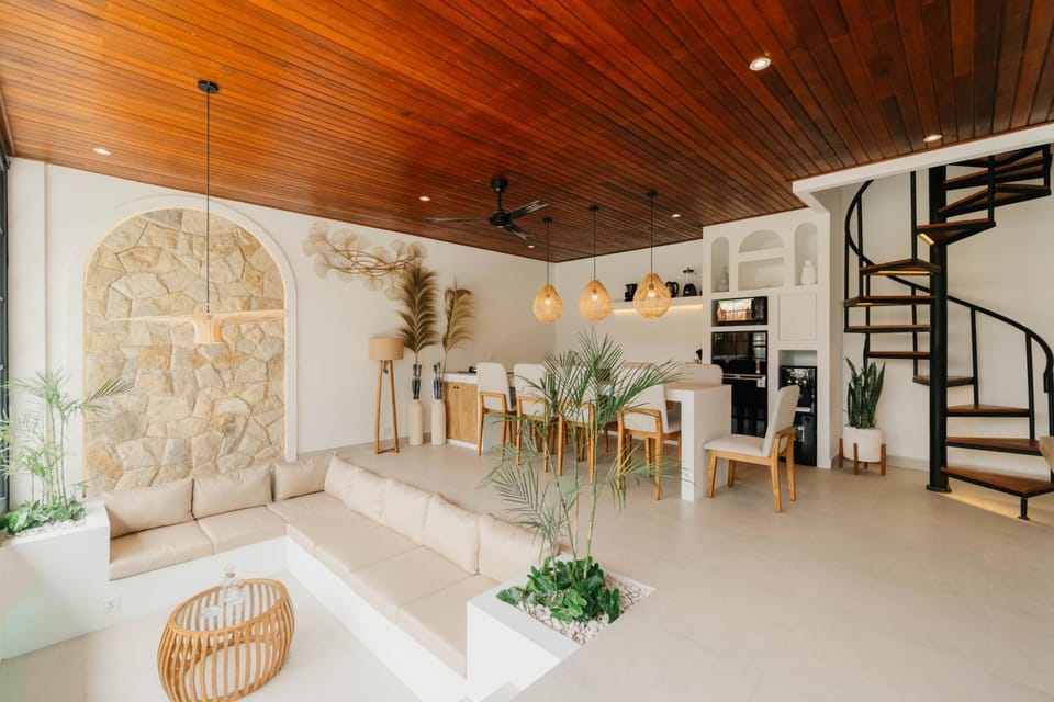 Jazmo - 4BR Villa with Pool Side Bar in Kerobokan Villa in North Kuta