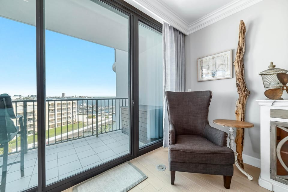 View (from property/room), Balcony/Terrace, Living room, Seating area