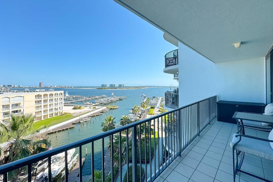 Day, View (from property/room), Balcony/Terrace, Seating area, River view, Sea view