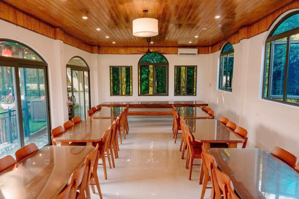 Restaurant/places to eat, Seating area