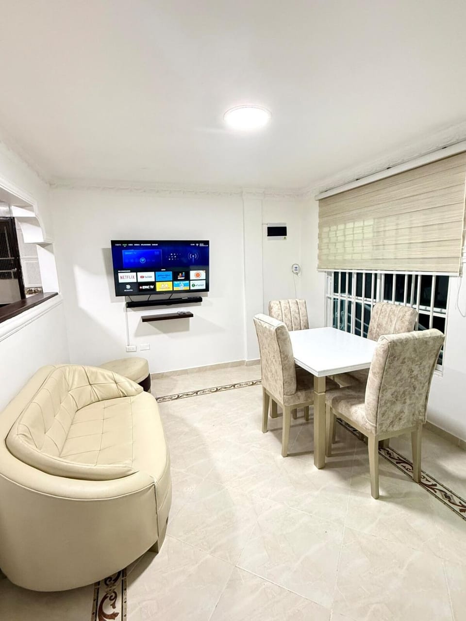 TV and multimedia, Living room, Seating area, Dining area