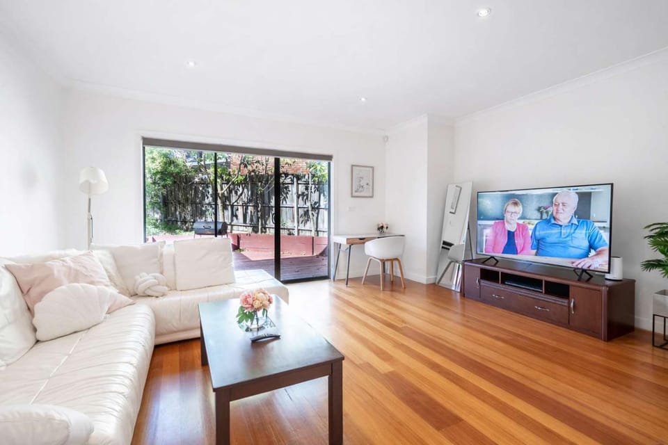 Communal lounge/ TV room, TV and multimedia, Living room, Seating area