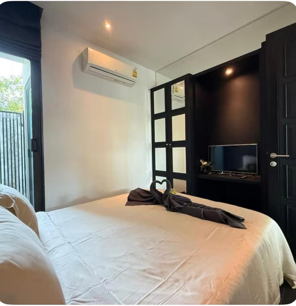 Chalong Modern 2 bedroom pool villa 2 minutes to fitness street and many tourist attractions Villa in Chalong