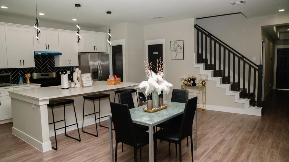Dining area, Internal: Not applicable to any particular room