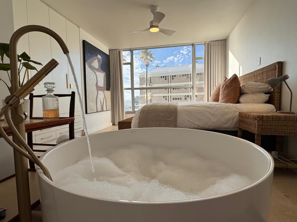 Bed, Photo of the whole room, Bedroom, Sea view, Bath