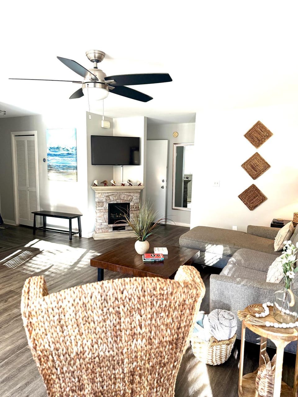 TV and multimedia, Living room, Seating area, fireplace