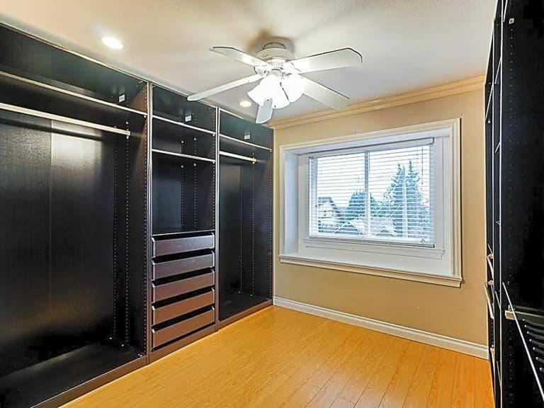 5 Minutes away from Edmonds Station! Ideal location for all events & attractions Apartment in New Westminster