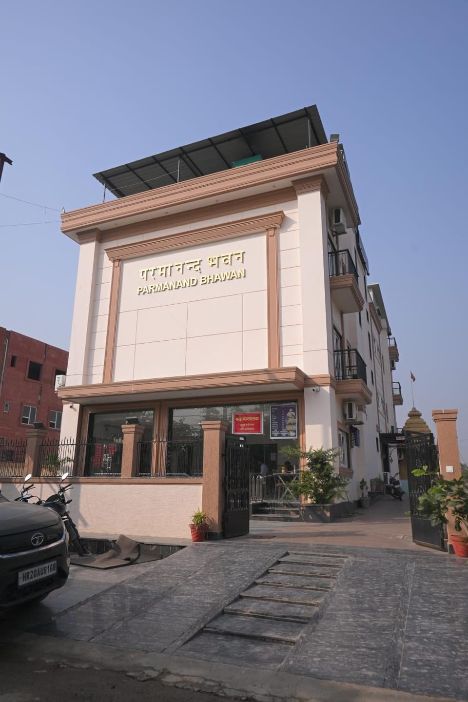 Facade/entrance