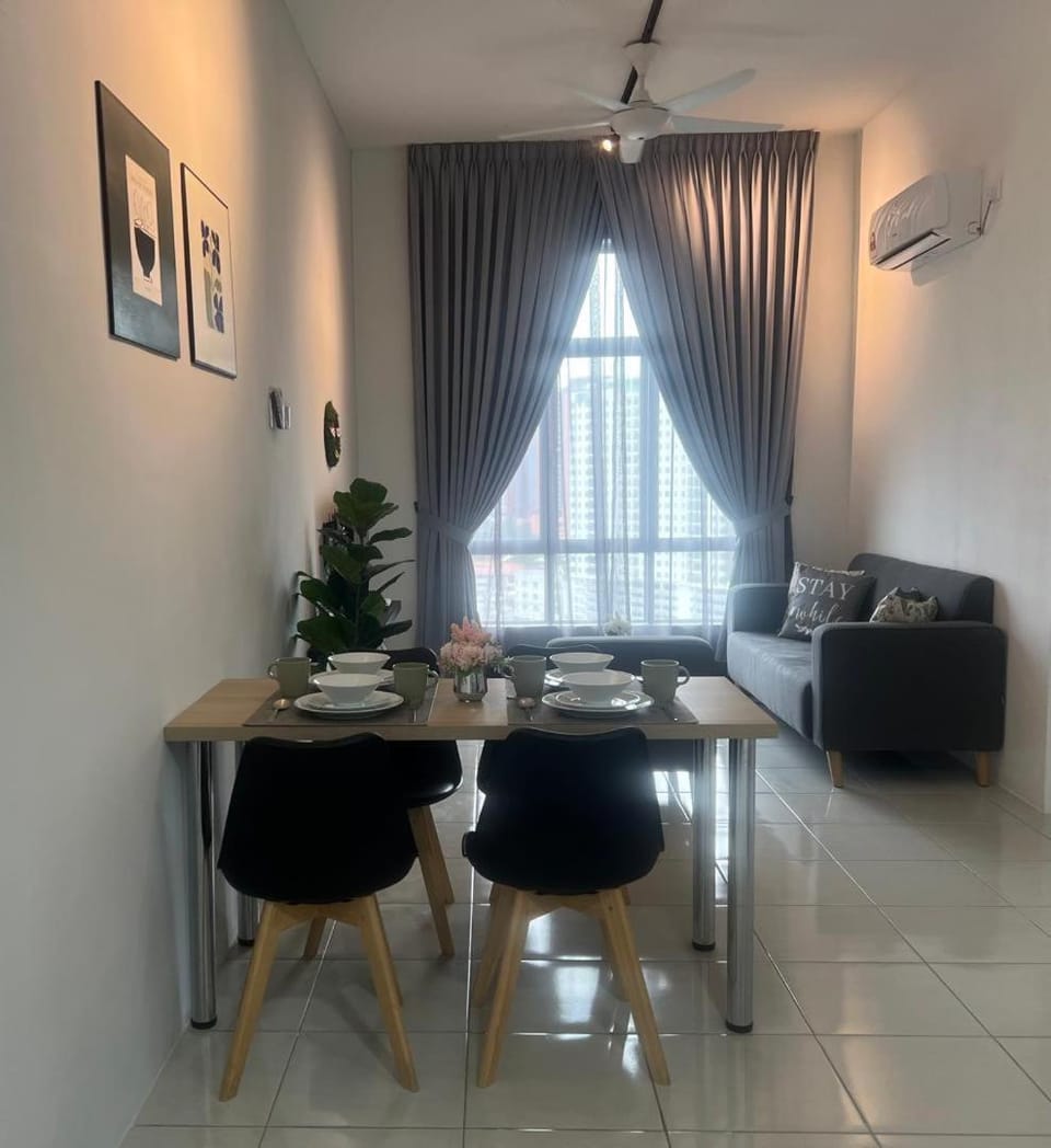 Modern High Floor Suite Mountain & City View Apartment in Ipoh