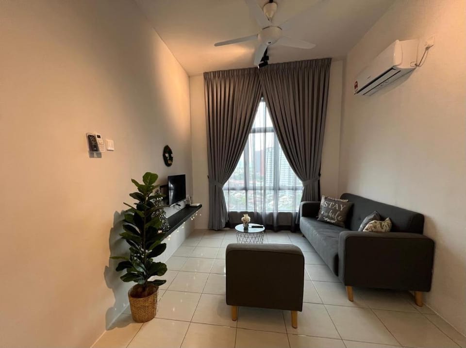 Modern High Floor Suite Mountain & City View Apartment in Ipoh