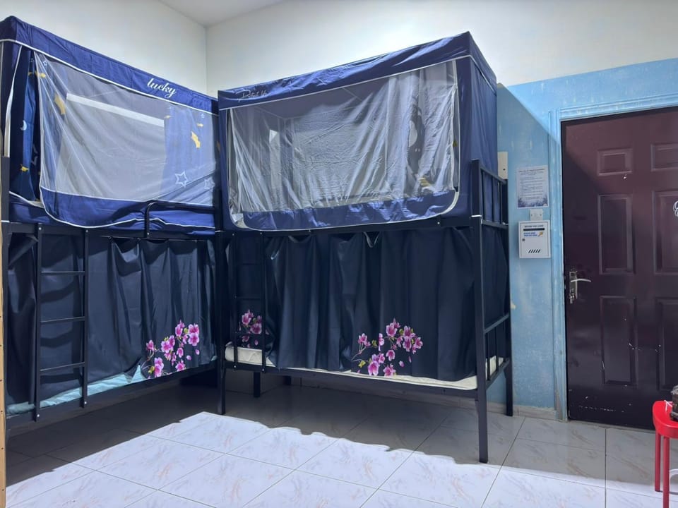 Bedspace for Budget Backpacker - No Parking Hostel in Abu Dhabi