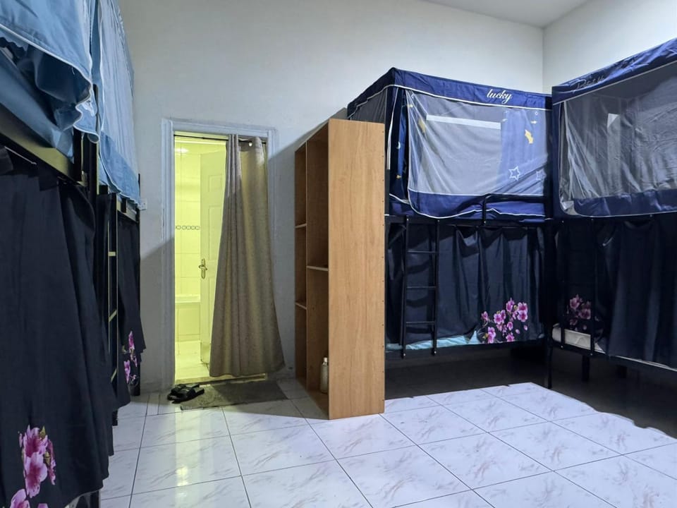 Bedspace for Budget Backpacker - No Parking Hostel in Abu Dhabi